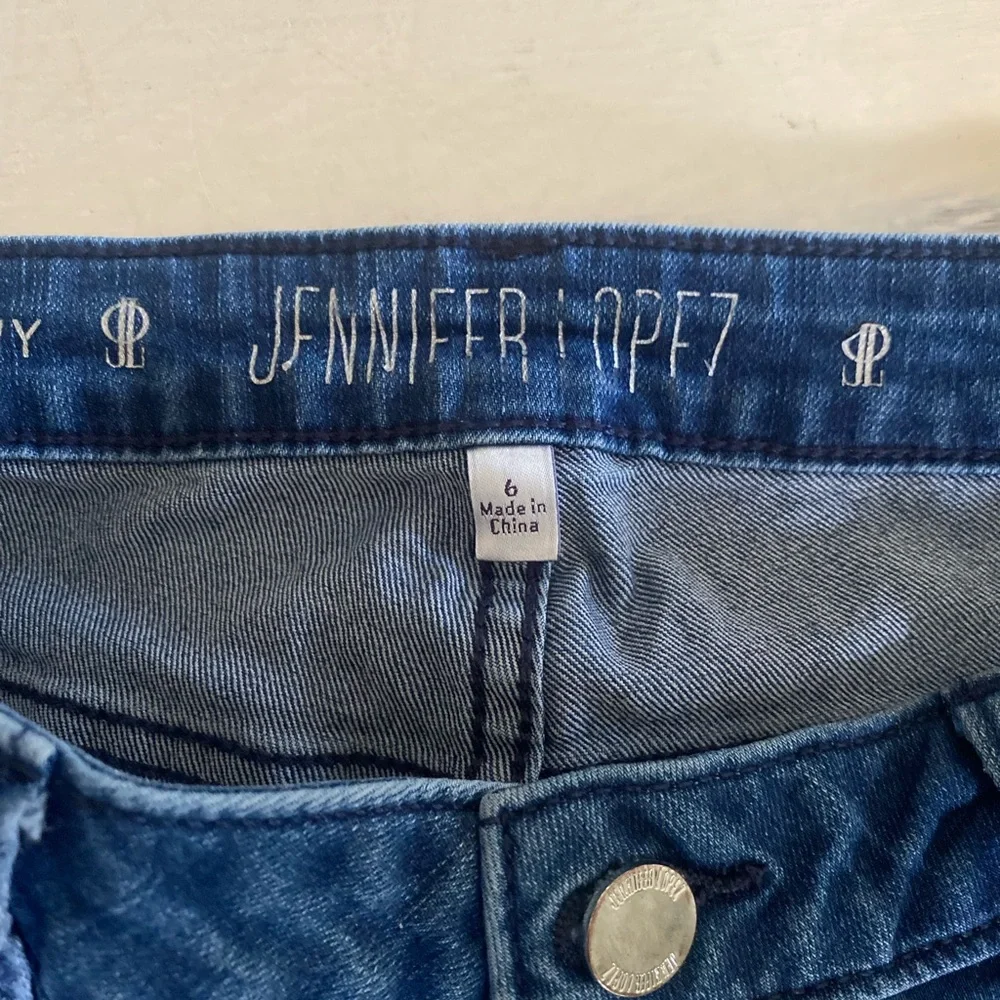 Jennifer Lopez Dark Blue Skinny Jeans - Picture 2 of 6